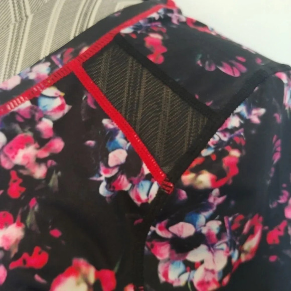 ME Sport Activewear Shirt with  Mesh Cutouts, M - Picture 3 of 7